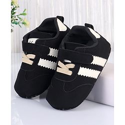 Cute Walk by Babyhug Velcro Closure Solid Booties - Black