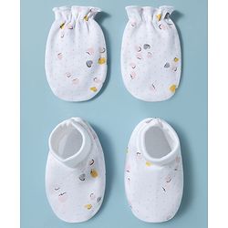 Babyhug 100% Cotton Interlock Knit Mittens & Booties Set With Heart Print - White