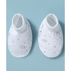 Babyhug 100% Cotton Interlock Knit Mittens & Booties Set With Clouds Print - White