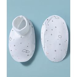 Babyhug 100% Cotton Interlock Knit Mittens & Booties Set With Clouds Print - White