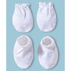 Babyhug 100% Cotton Interlock Knit Mittens & Booties With Cloud Print - Multicolor