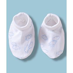Babyhug 100% Cotton Interlock Knit Mittens & Booties With Cloud Print - Multicolor