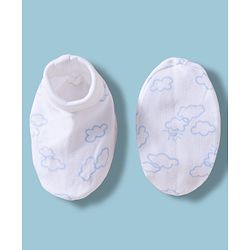 Babyhug 100% Cotton Interlock Knit Mittens & Booties With Cloud Print - Multicolor
