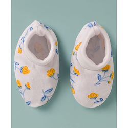 Babyhug 100% Cotton Knit Floral Printed Cap Mittens & Booties Set White - Diameter 16 cm