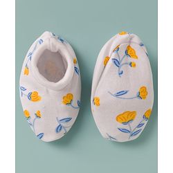 Babyhug 100% Cotton Knit Floral Printed Cap Mittens & Booties Set White - Diameter 16 cm