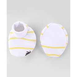 Babyhug Disney Interlock Knit Cap Mittens & Booties with Winnie & Friends Print White- Diameter 14.5 cm