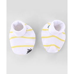 Babyhug Disney Interlock Knit Cap Mittens & Booties with Winnie & Friends Print White- Diameter 14.5 cm