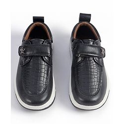 Cute Walk by Babyhug Velcro Closure Solid Loafers - Black