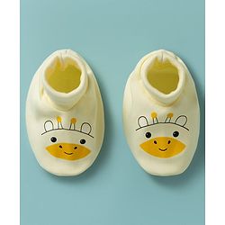 Babyhug 100% Cotton Knit Giraffe Printed Mittens & Booties Set - Yellow
