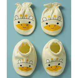 Babyhug 100% Cotton Knit Giraffe Printed Mittens & Booties Set - Yellow