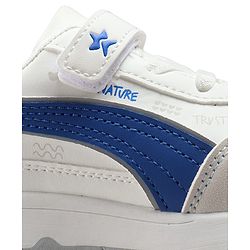 Cute Walk by Babyhug Velcro Closure Hearts Printed Sneaker Shoes - White