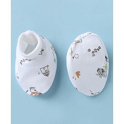 Babyhug 100% Cotton Interlock Knit Cap, Mitten & Booties with Lion Home Star Print White - Diameter 14 cm