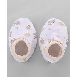 Babyhug 100% Cotton Interlock Knit Cap, Mitten & Booties Set With Rainbow Print White - Diameter 14 cm