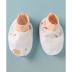 Babyhug 100% Cotton Interlock Knit Cap Mittens & Booties With Tree Home Print White - Diameter 14 cm
