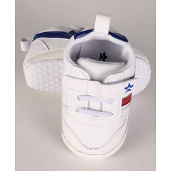 Cute Walk by Babyhug Velcro Closure Solid Booties - White