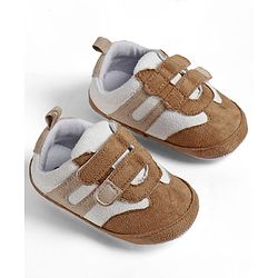 Cute Walk by Babyhug Velcro Closure Solid Booties - Brown