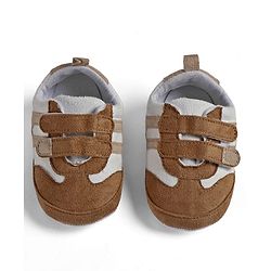 Cute Walk by Babyhug Velcro Closure Solid Booties - Brown