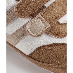 Cute Walk by Babyhug Velcro Closure Solid Booties - Brown