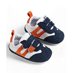 Cute Walk by Babyhug Velcro Closure Solid Booties - Brown