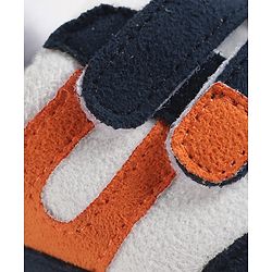 Cute Walk by Babyhug Velcro Closure Solid Booties - Brown