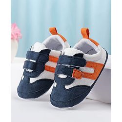 Cute Walk by Babyhug Velcro Closure Solid Booties - Brown