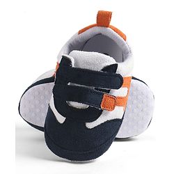 Cute Walk by Babyhug Velcro Closure Solid Booties - Brown