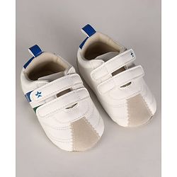 Cute Walk by Babyhug Velcro Closure Solid Booties - White