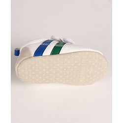 Cute Walk by Babyhug Velcro Closure Solid Booties - White