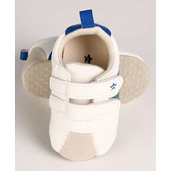 Cute Walk by Babyhug Velcro Closure Solid Booties - White