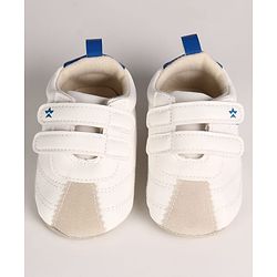 Cute Walk by Babyhug Velcro Closure Solid Booties - White