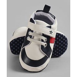 Cute Walk by Babyhug Velcro Closure Solid Booties - Navy Blue