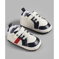 Cute Walk by Babyhug Velcro Closure Solid Booties - Navy Blue