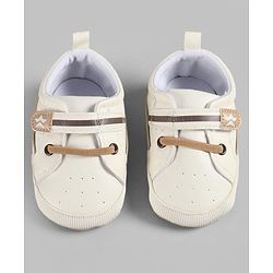 Cute Walk by Babyhug Velcro Closure Solid Booties - White