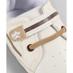 Cute Walk by Babyhug Velcro Closure Solid Booties - White