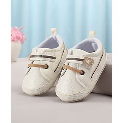 Cute Walk by Babyhug Velcro Closure Solid Booties - White