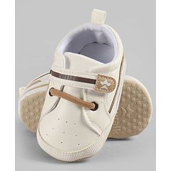 Cute Walk by Babyhug Velcro Closure Solid Booties - White
