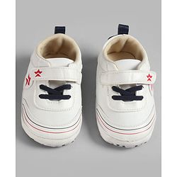 Cute Walk by Babyhug Velcro Closure Solid Booties - White