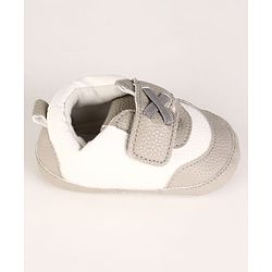 Cute Walk by Babyhug Velcro Closure Solid Booties - Grey
