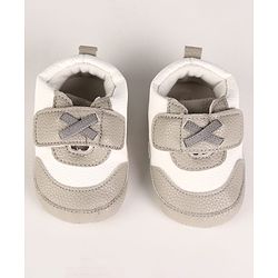 Cute Walk by Babyhug Velcro Closure Solid Booties - Grey