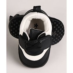 Cute Walk by Babyhug Velcro Closure Solid Booties - Grey