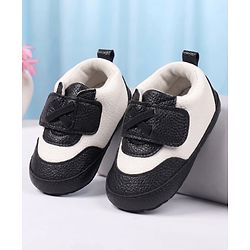 Cute Walk by Babyhug Velcro Closure Solid Booties - Grey
