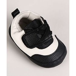 Cute Walk by Babyhug Velcro Closure Solid Booties - Grey