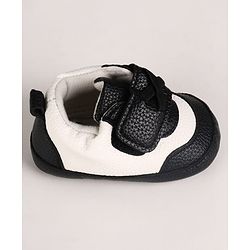 Cute Walk by Babyhug Velcro Closure Solid Booties - Grey