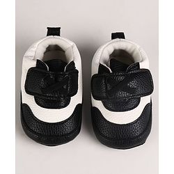 Cute Walk by Babyhug Velcro Closure Solid Booties - Grey