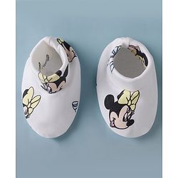 Babyhug Disney Interlock Knit Cap, Mitten & Booties Set With Minnie Mouse Graphics White - Diameter 15 cm