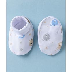 Babyhug 100% Cotton Interlock Knit Cap Mittens & Booties Set With Teddy Bear Print White -Diameter 10.5 cm