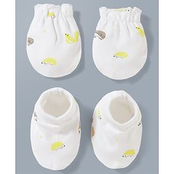 Babyhug 100% Cotton Interlock Knit Mittens & Booties With Squirrel Print - White