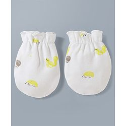 Babyhug 100% Cotton Interlock Knit Mittens & Booties With Squirrel Print - White