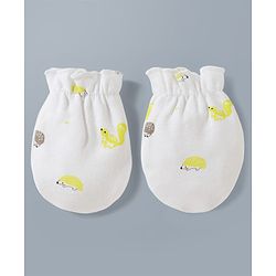 Babyhug 100% Cotton Interlock Knit Mittens & Booties With Squirrel Print - White