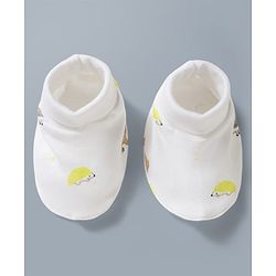 Babyhug 100% Cotton Interlock Knit Mittens & Booties With Squirrel Print - White